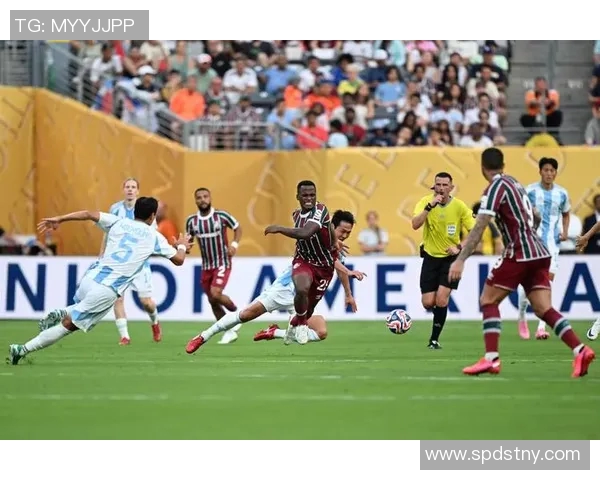 弗鲁米与格雷的精彩对决揭示足球战术的博弈与激情